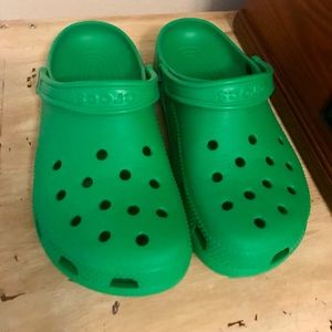 Unisex Green CROCS in Like New Condition